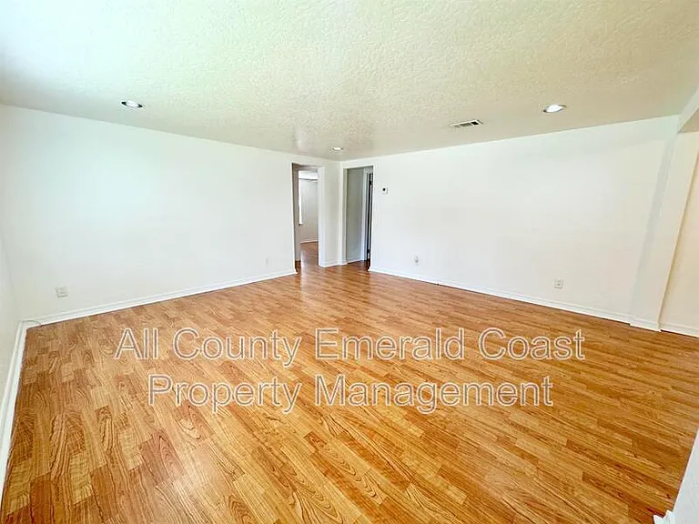 733 Beach Dr — Photo 9