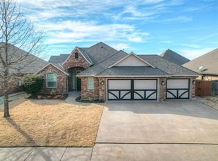 4017 Acoma Dr, Moore, OK 73160