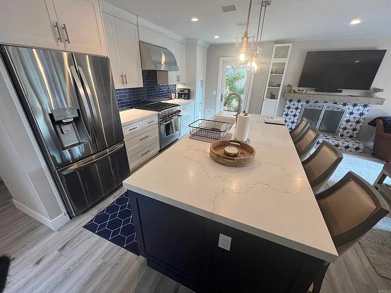 250 Avenida Monterey — Photo 27