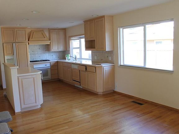 3rd image of 11260 Catalina Ct