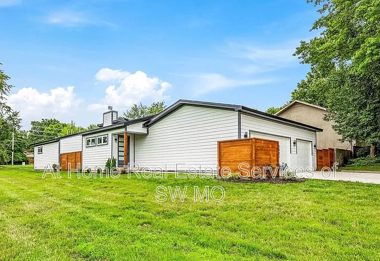 3481 W Moark St — Photo 1