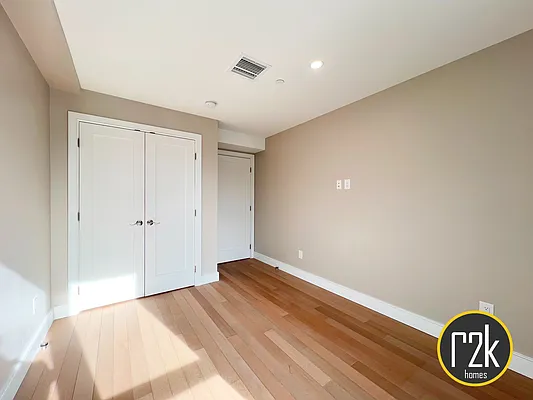 Rented by Realty 2000 Corp | media 21