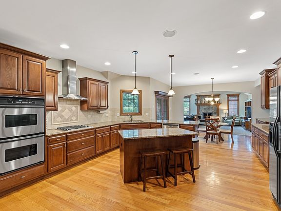 3rd image of 19900 Golden Oak Ln