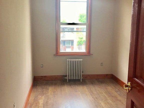4th image of 2058 36th St #2