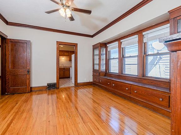 3rd image of 4022 Schiller Ave #Up