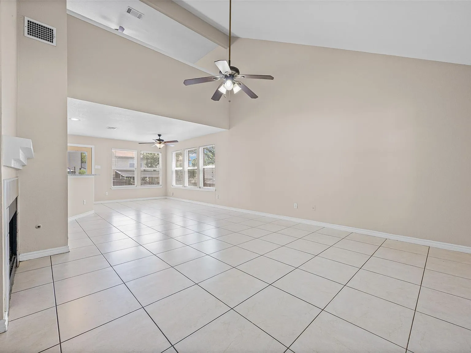 3 bed, 2.5 bath, 1704 sqft, $1,950 — Photo 3