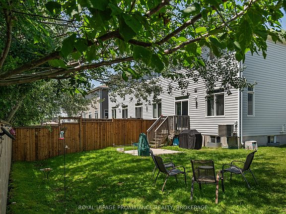 5th image of 925 Blossom St