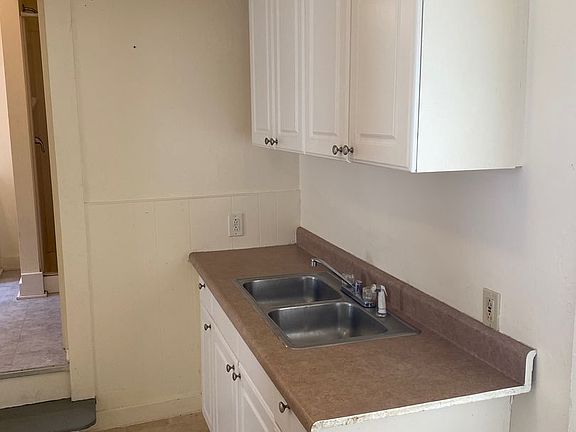 2nd image of 4 Stewart Ln APT 2