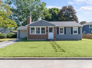 185 Pinecrest Dr, Pawtucket, RI 02861