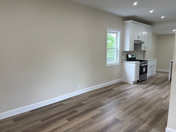 5th image of 74 Rossmore Ave Floor 2