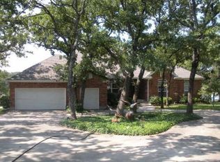 106 Mohawk Cv, Lake Kiowa, TX 76240