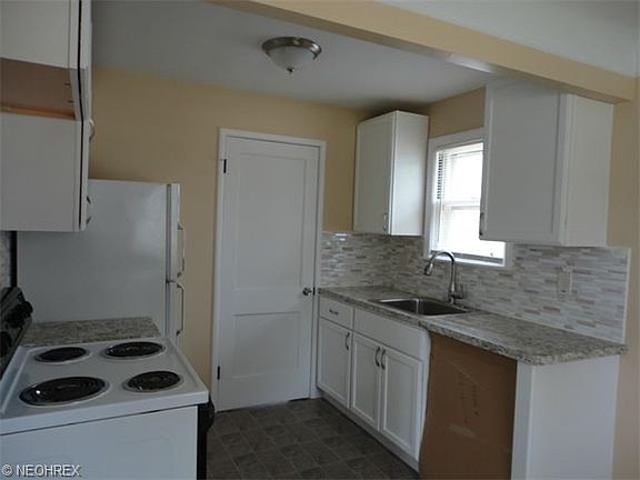 5th image of 15012 Grapeland Ave
