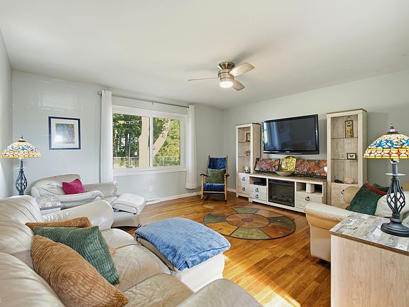 5th image of 7131 Gillespie Ct