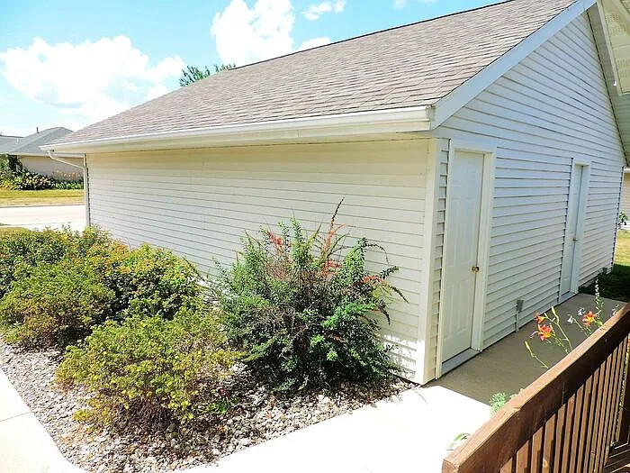 530 Iris Ave — Photo 17