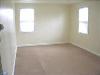4th image of 219 Hiawatha Ln