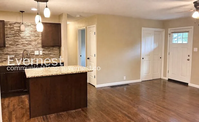 226 Columbine Ct — Photo 7