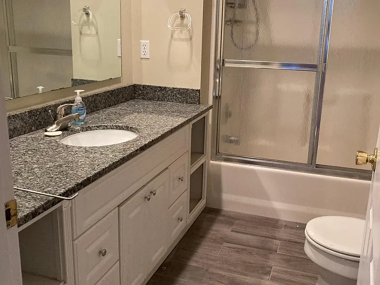 1602 S Charing Rd — Photo 10