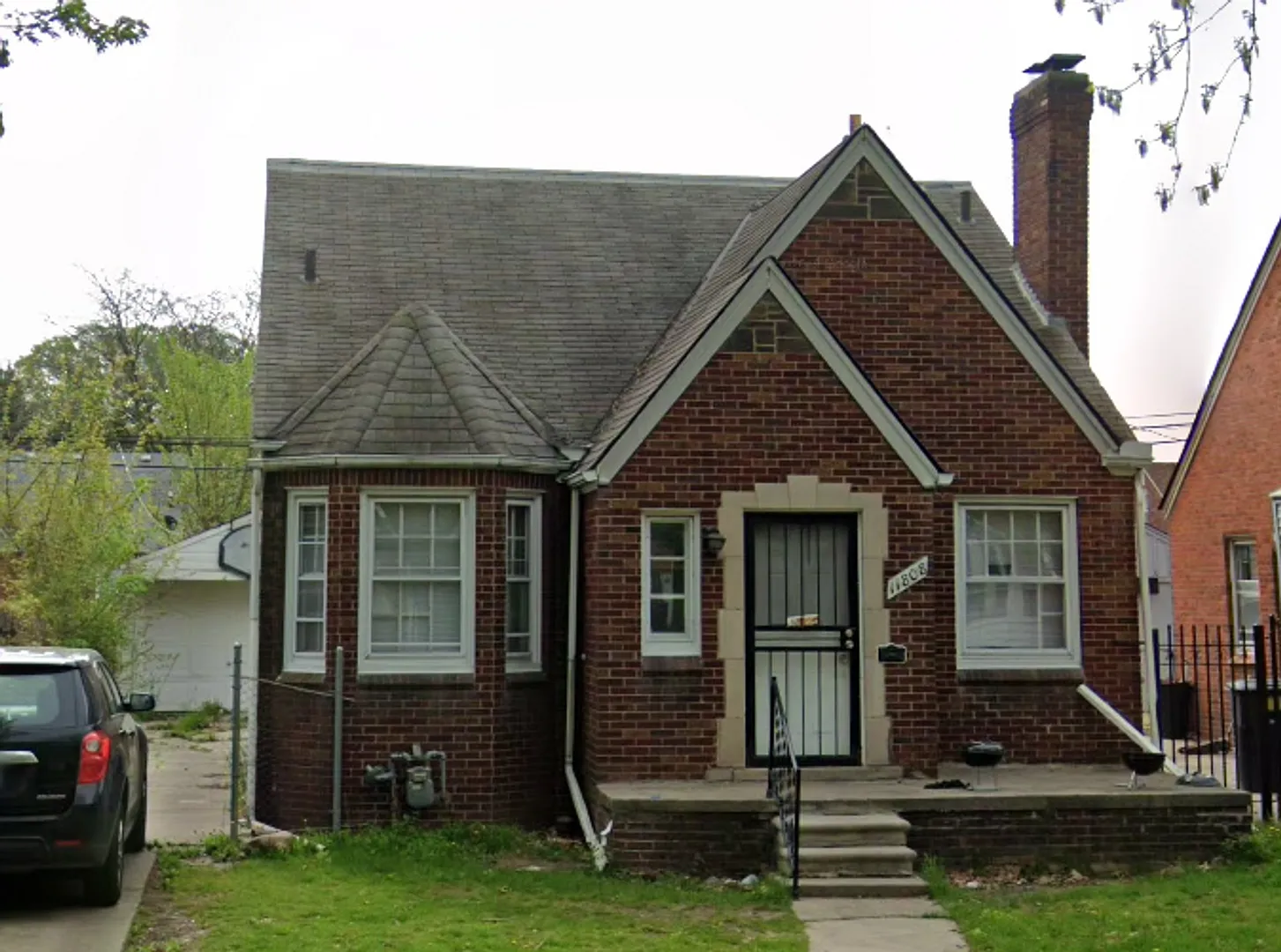 Move-In Ready 3BR Brick Bungalow Detroit Classic New floors, paint etc! You'll love this house!! — Photo 1