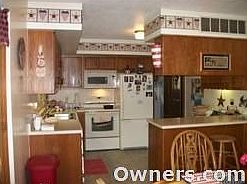 kitchen, newer appliances 11' x 20'