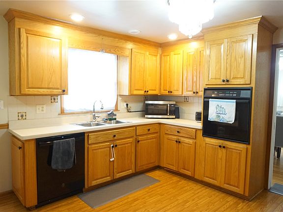3rd image of 518 Maiden Ln