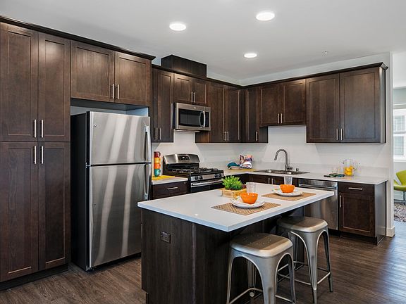 2nd image of 940 Los Angeles Ave #101