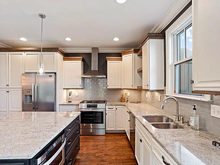 920 Caruthers Ave — Photo 10