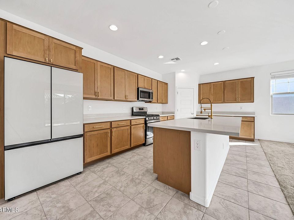 1st image of 10223 W PICCADILLY Road