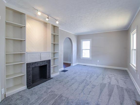 5th image of 296 E Walnut St