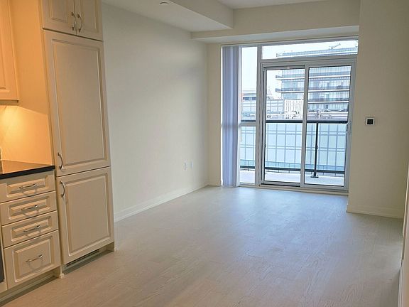 4th image of 38 Annie Craig Dr #Penthouse 207