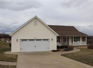 707 Sunset Ln, New Haven, MO 63068