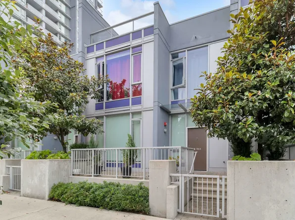 13720 100th Ave #Townhouse 3, Surrey, BC V3T 0L4