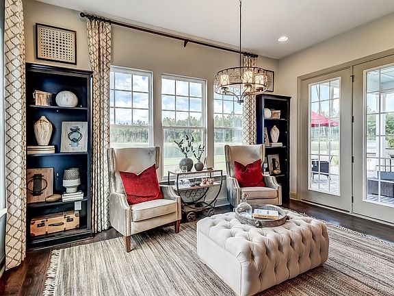 Versatile sunroom space