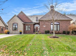 5458 Pinnacle Ct, Ann Arbor, MI 48108