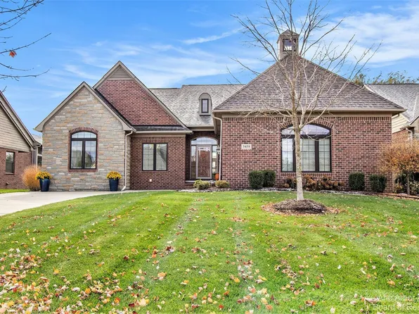 5458 Pinnacle Ct, Ann Arbor, MI 48108