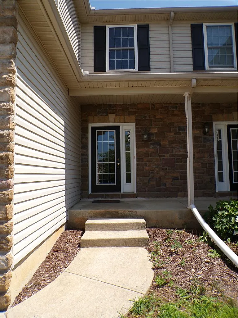 3 bed, 2.5 bath, 1908 sqft, $2,450 — Photo 2