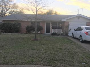 923 Royal Crest Dr, Mesquite, TX 75149