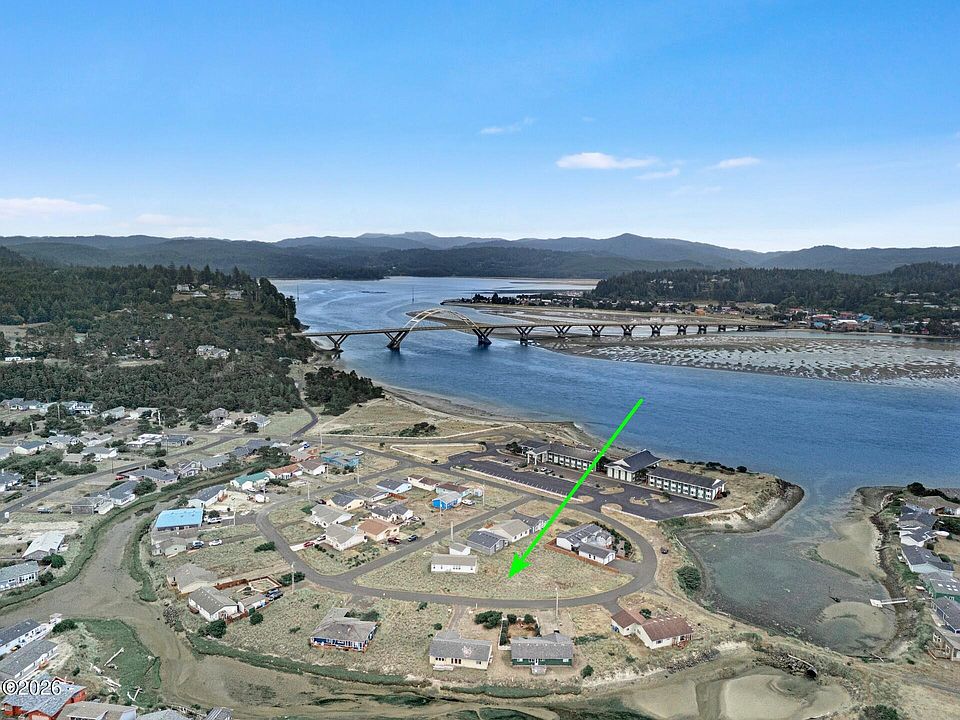 1st image of 1932 NW Admiralty Cir