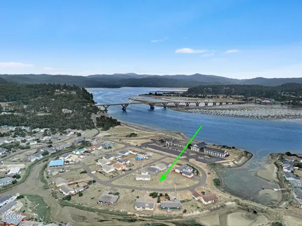 1932 NW Admiralty Cir, Waldport, OR 97394