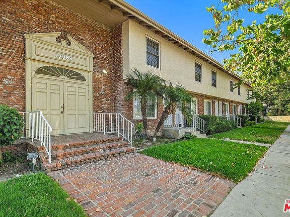 2nd image of 10065 De Soto Ave Unit 205