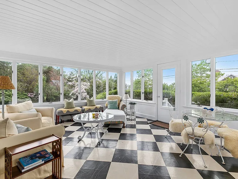 42 Peconic Ave — Photo 6