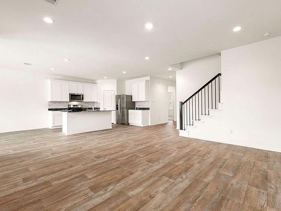 5th image of 3023 Sycamore Run Ln
