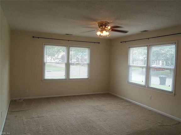 3rd image of 4971 Century Dr