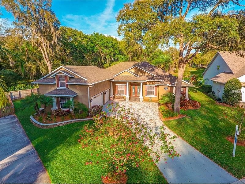 1st image of 401 Citrus Wood Ln