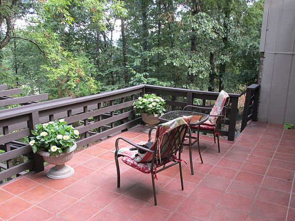 Upper Deck w/tile flooring