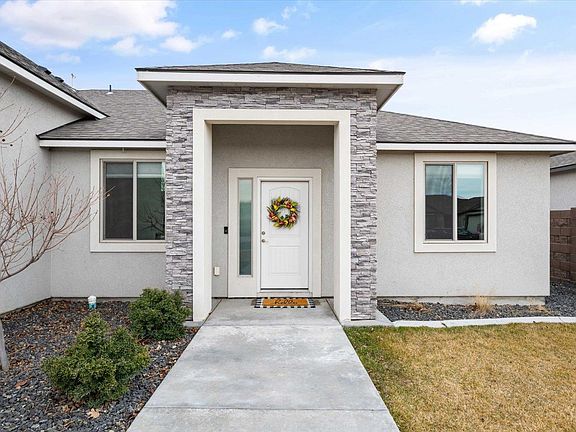 2nd image of 3587 Curtis Dr