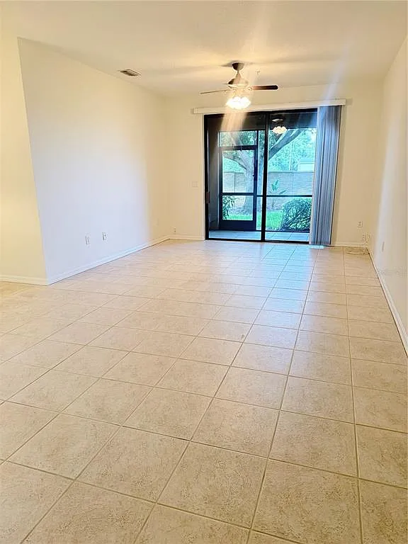 3 bed, 2.0 bath, 1381 sqft, $2,170 — Photo 4