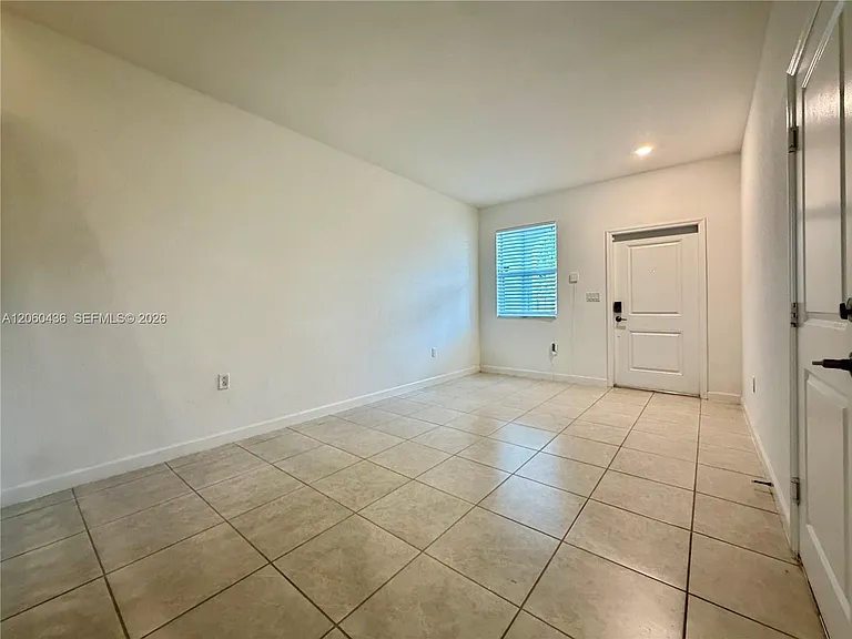 2685 SE 13th Ct — Photo 3