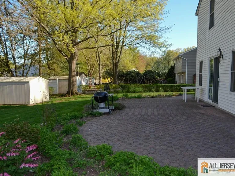 8 Sherwood Rd — Photo 17