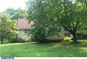 2nd image of 910 Boundary Rd