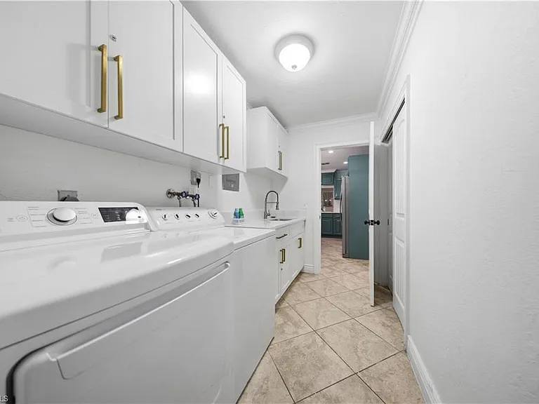 2473 Poinciana St — Photo 17